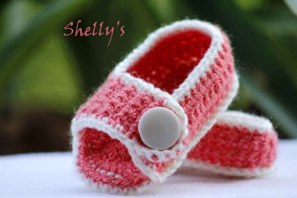 Crocheted peach sandals 